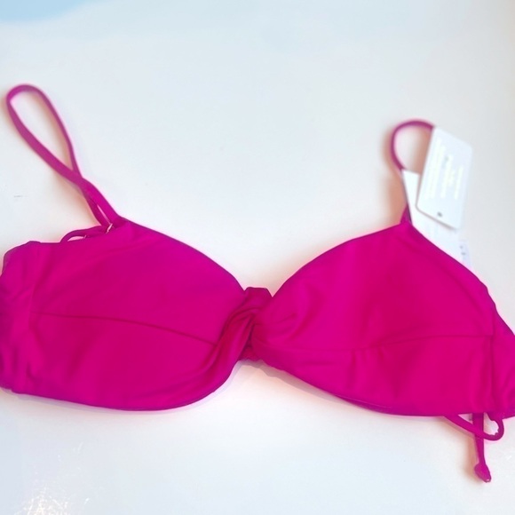 - L*SPACE by Monica Wise Women's
Ringo Twisted Bikini Top Pink Size S Pink… - Picture 4 of 10